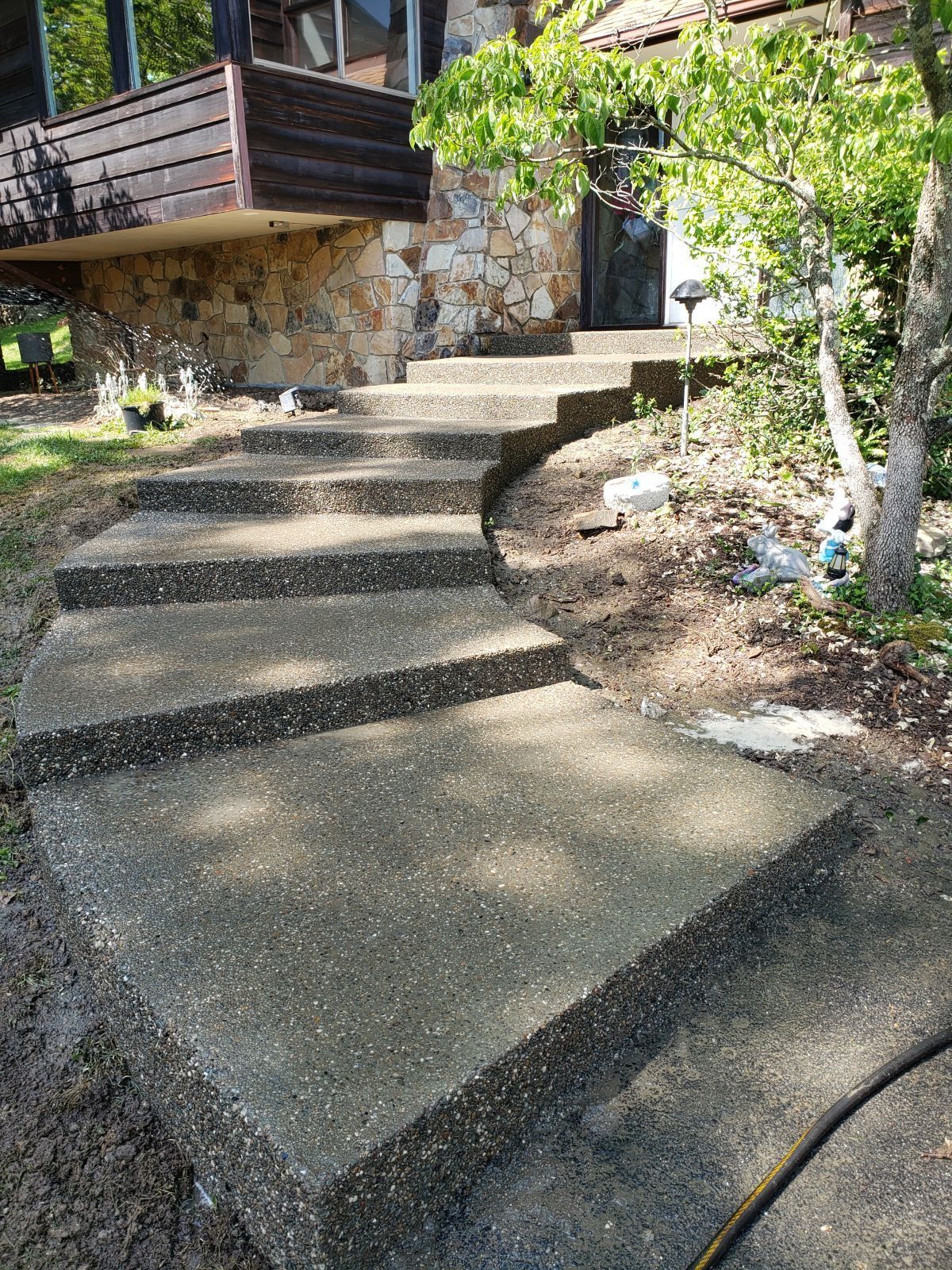 Concrete Sidewalks / Steps